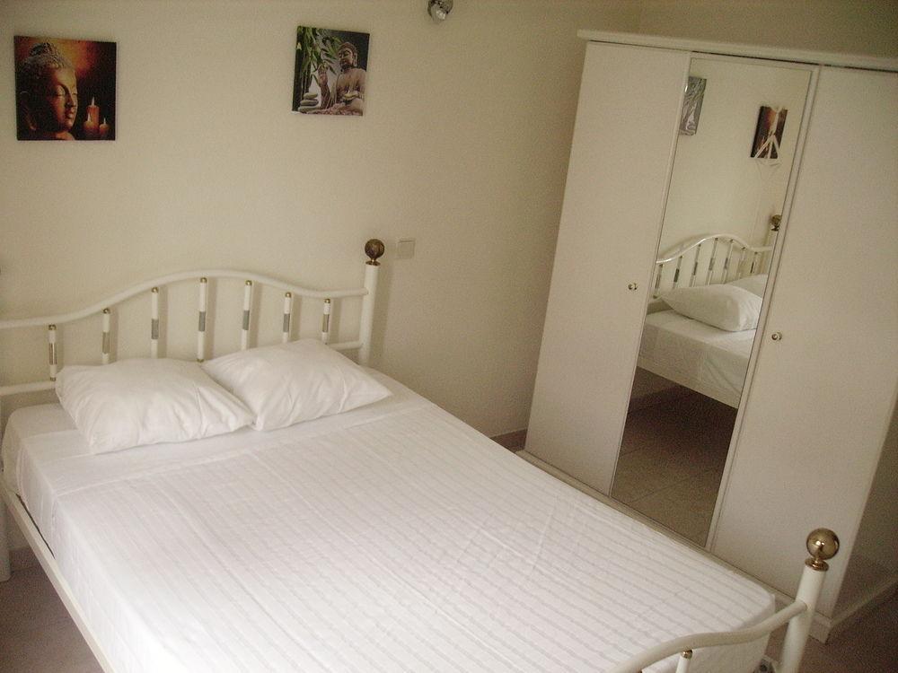 Hostal Sunny House *